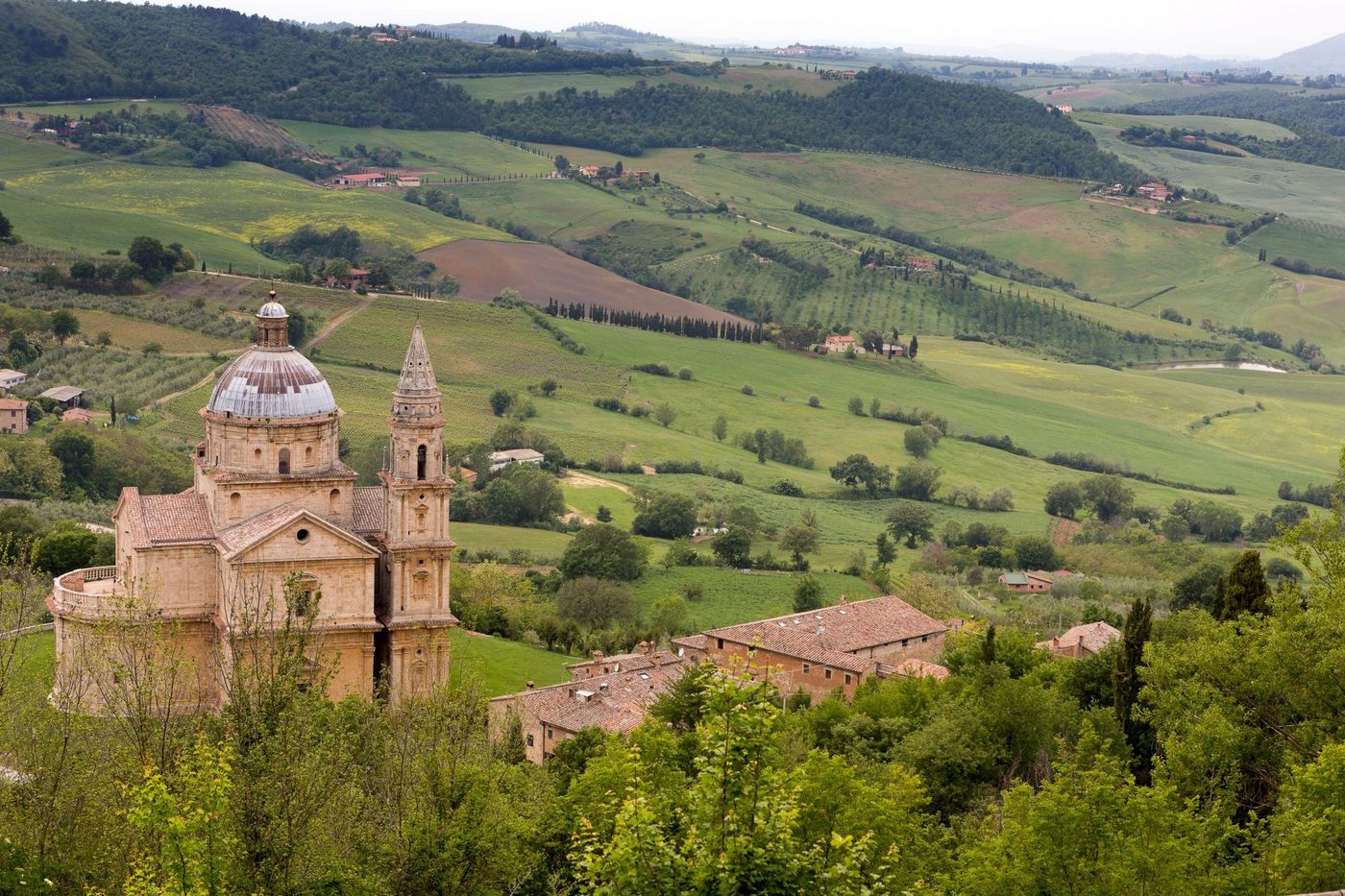 Motepulciano Church in Tuscany.jpg